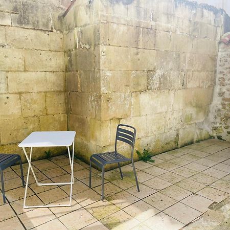 Appartement Avec Cour Privee Saint-Jean-dʼAngély Buitenkant foto